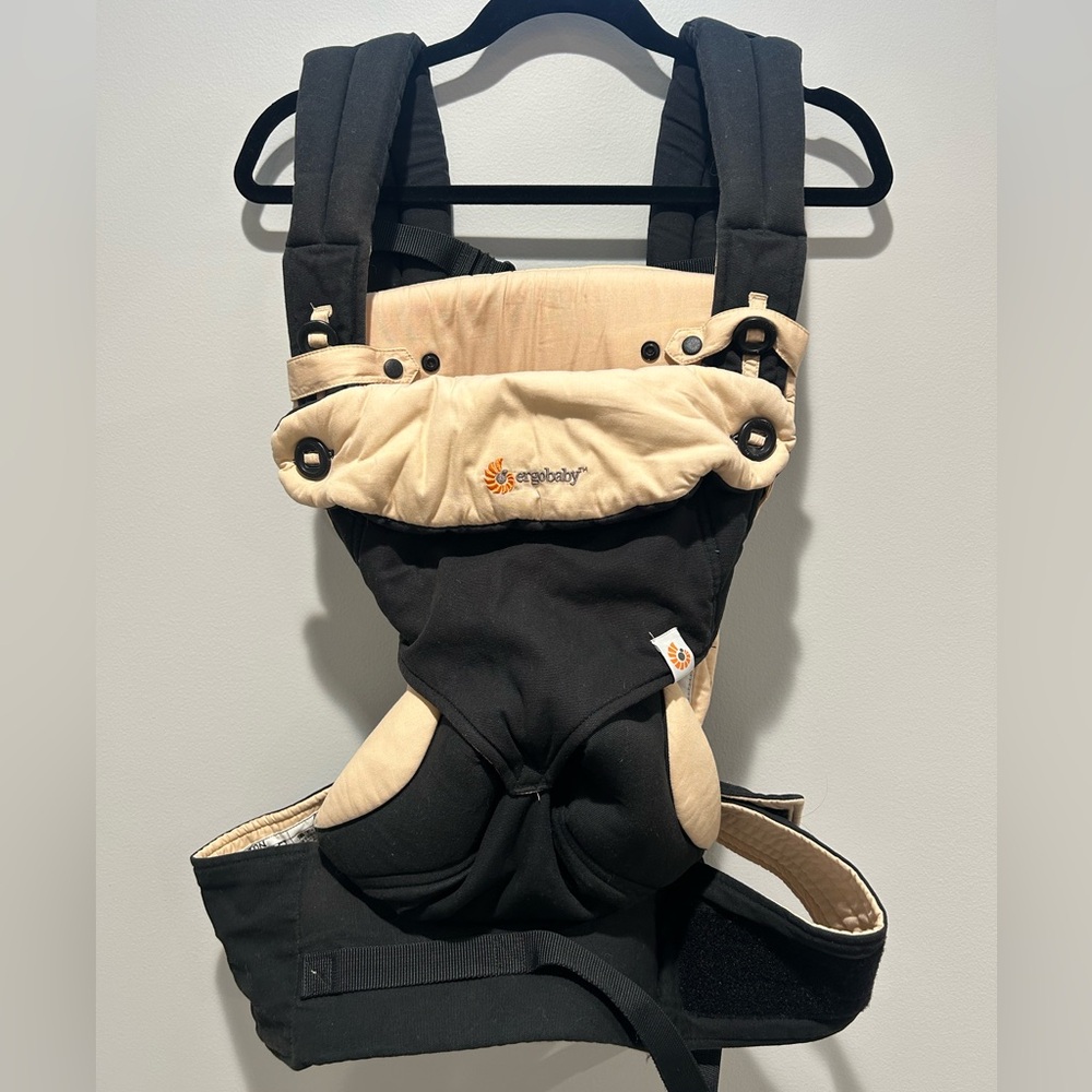 Ergobaby 360 Carrier with newborn insert